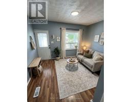 Laundry room - 683 Mortimer Avenue, Toronto, ON M4C2K1 Photo 7