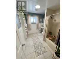 Bathroom - 683 Mortimer Avenue, Toronto, ON M4C2K1 Photo 9