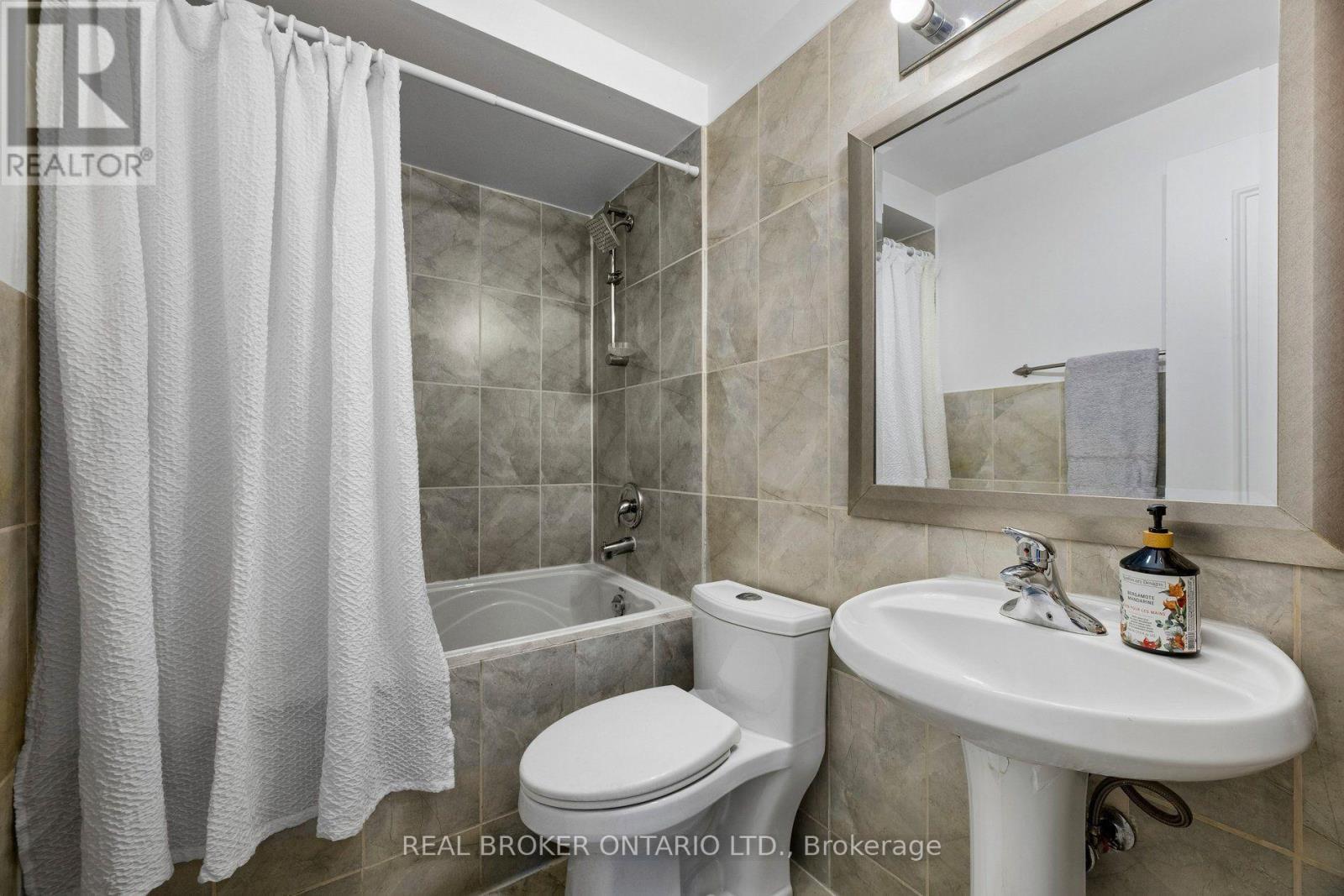 22 RAVENSCROFT ROAD - 31