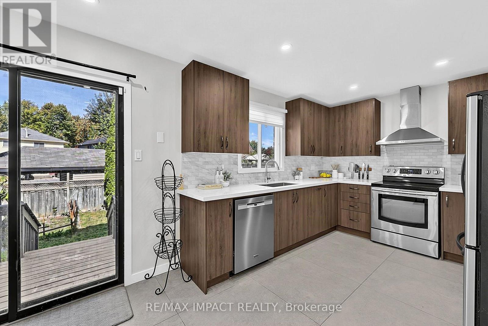 74 YORKVILLE DRIVE - 14