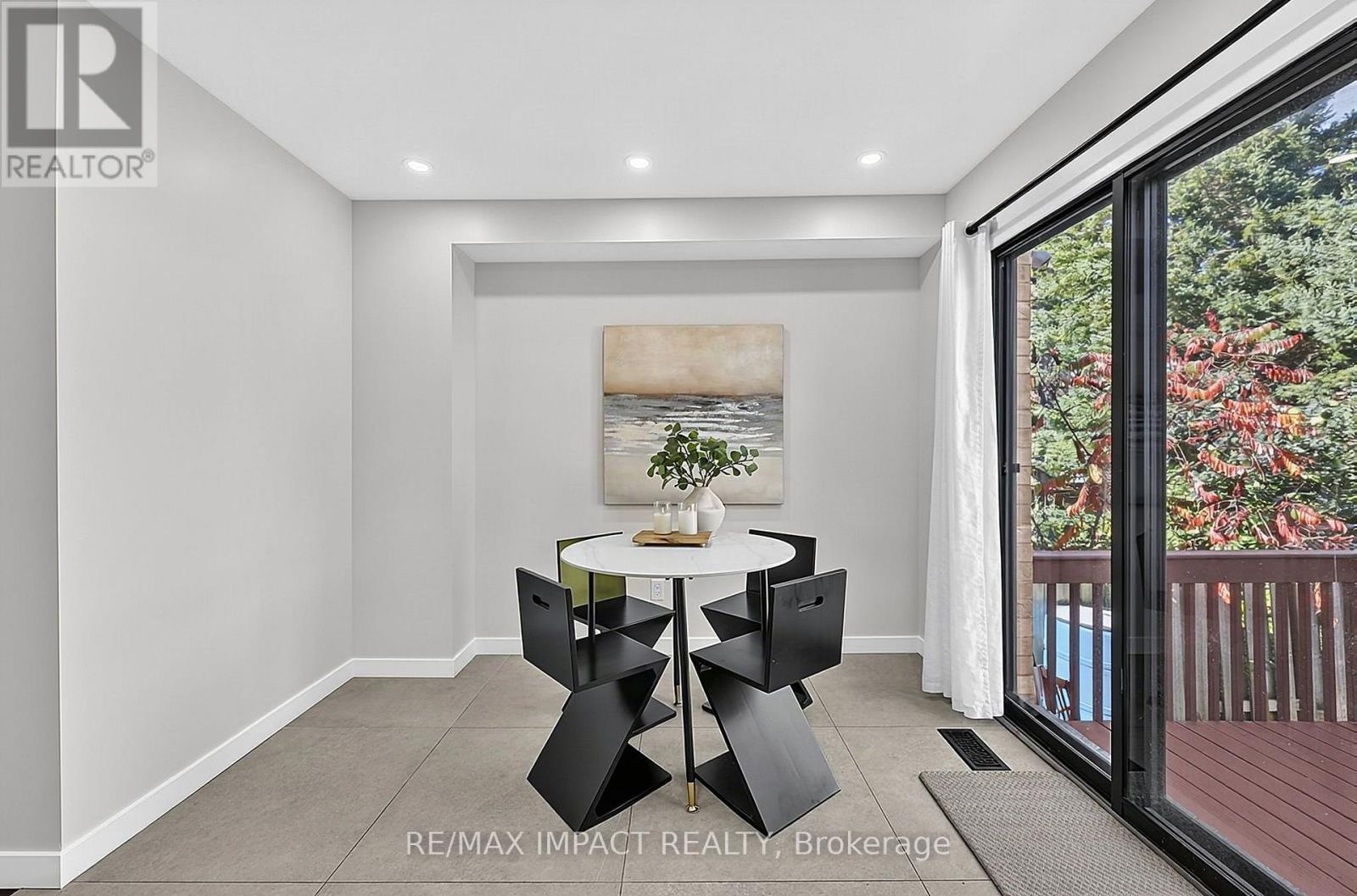 74 YORKVILLE DRIVE - 18