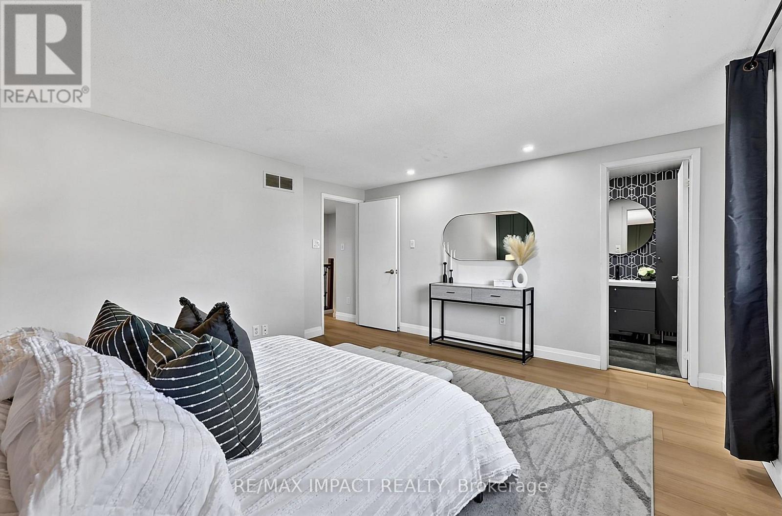 74 Yorkville Drive — photo 24