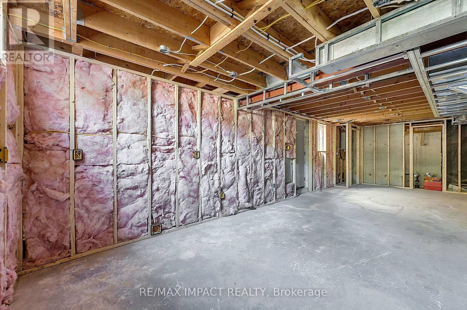 74 YORKVILLE DRIVE - 36
