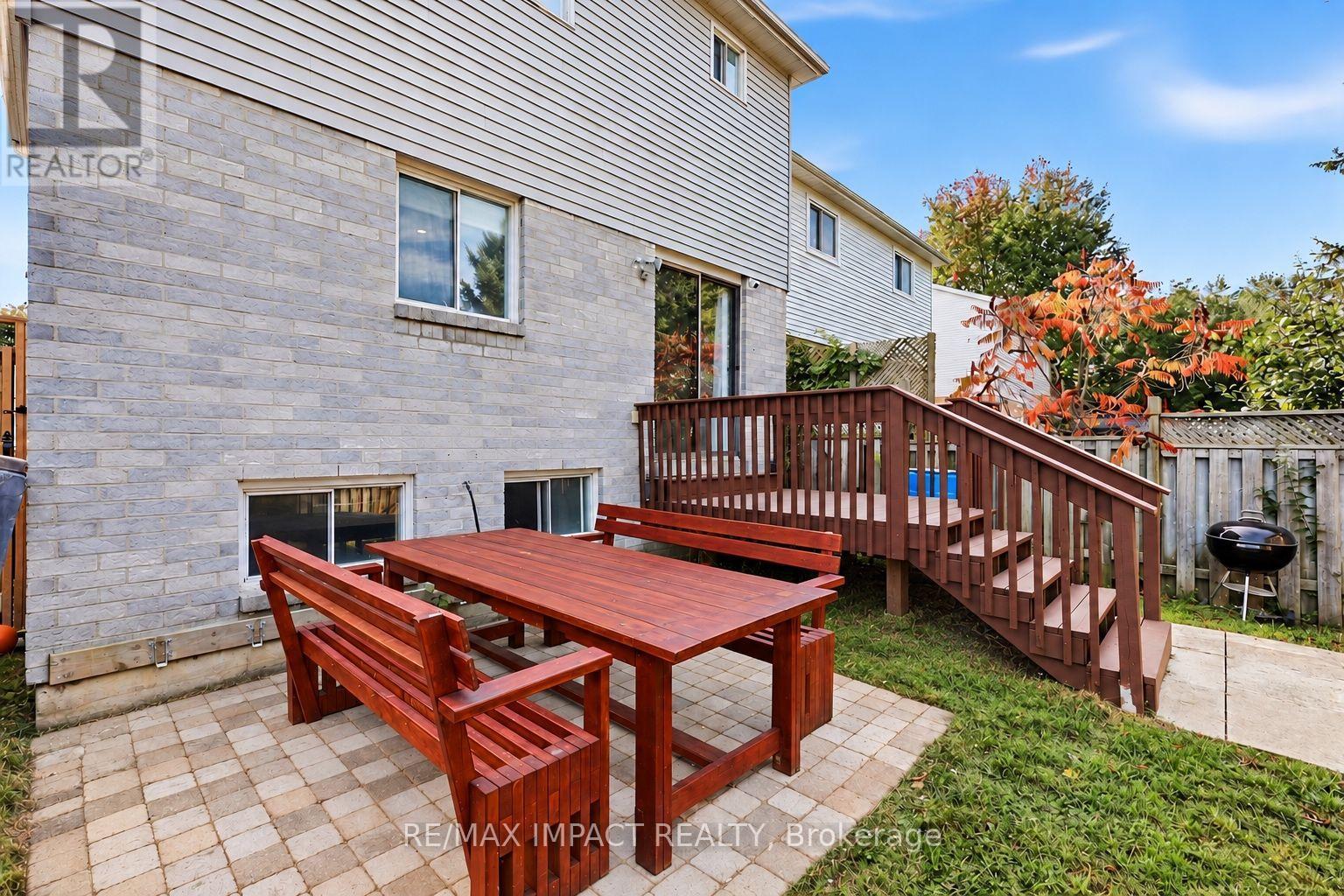 74 YORKVILLE DRIVE - 42