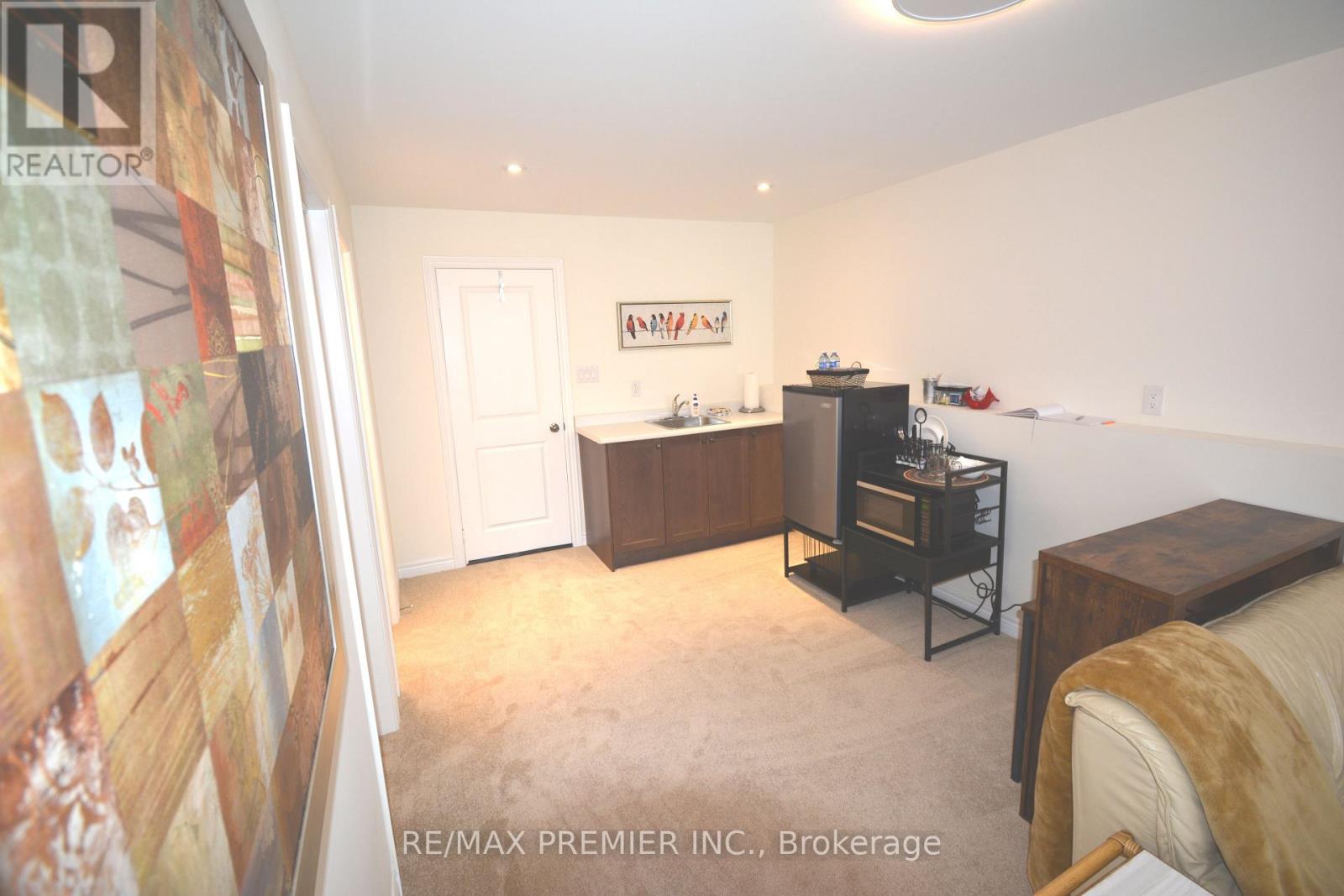 101 Kinloss Street — photo 23