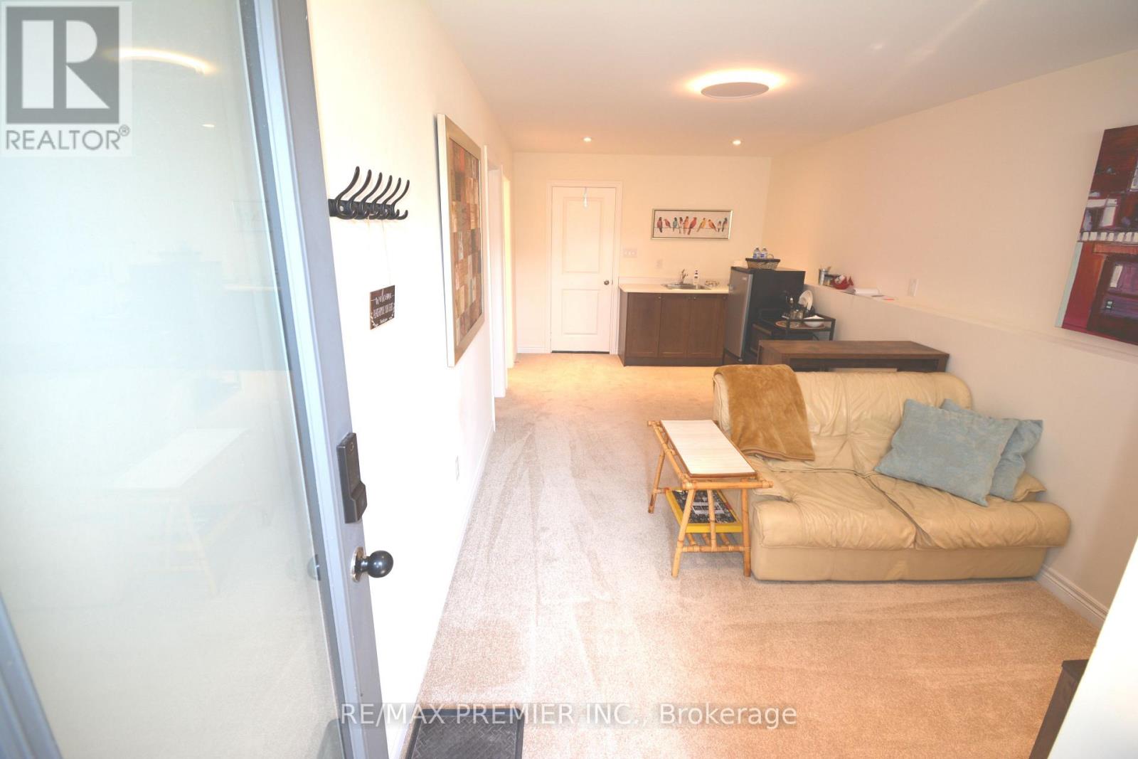 101 Kinloss Street — photo 26