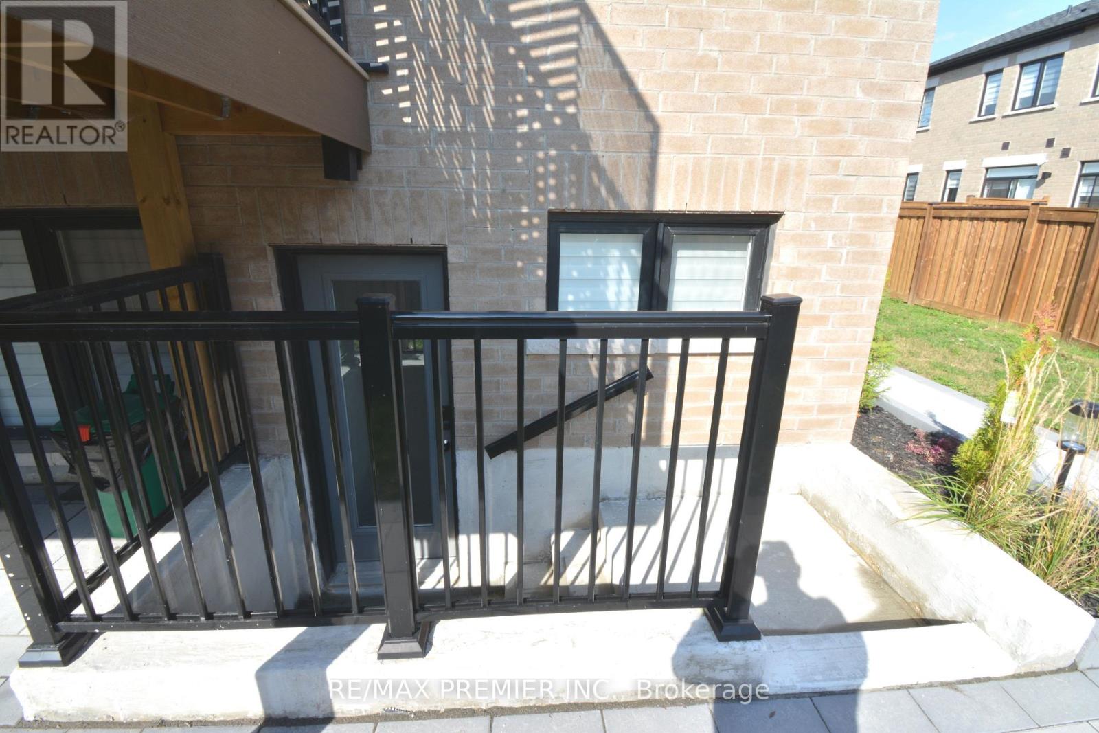 101 Kinloss Street — photo 32