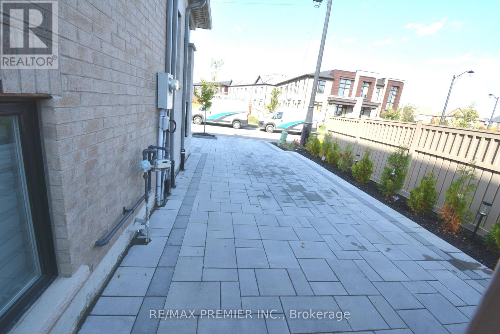 101 Kinloss Street — photo 34