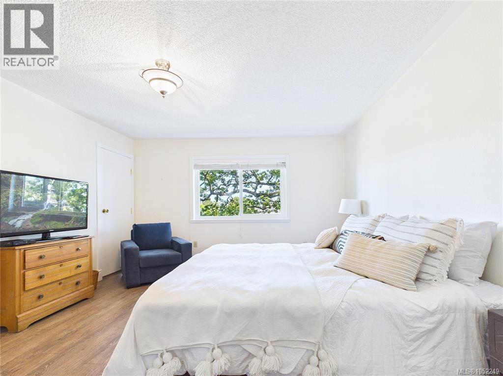 #401 1665 Oak Bay Ave - 24