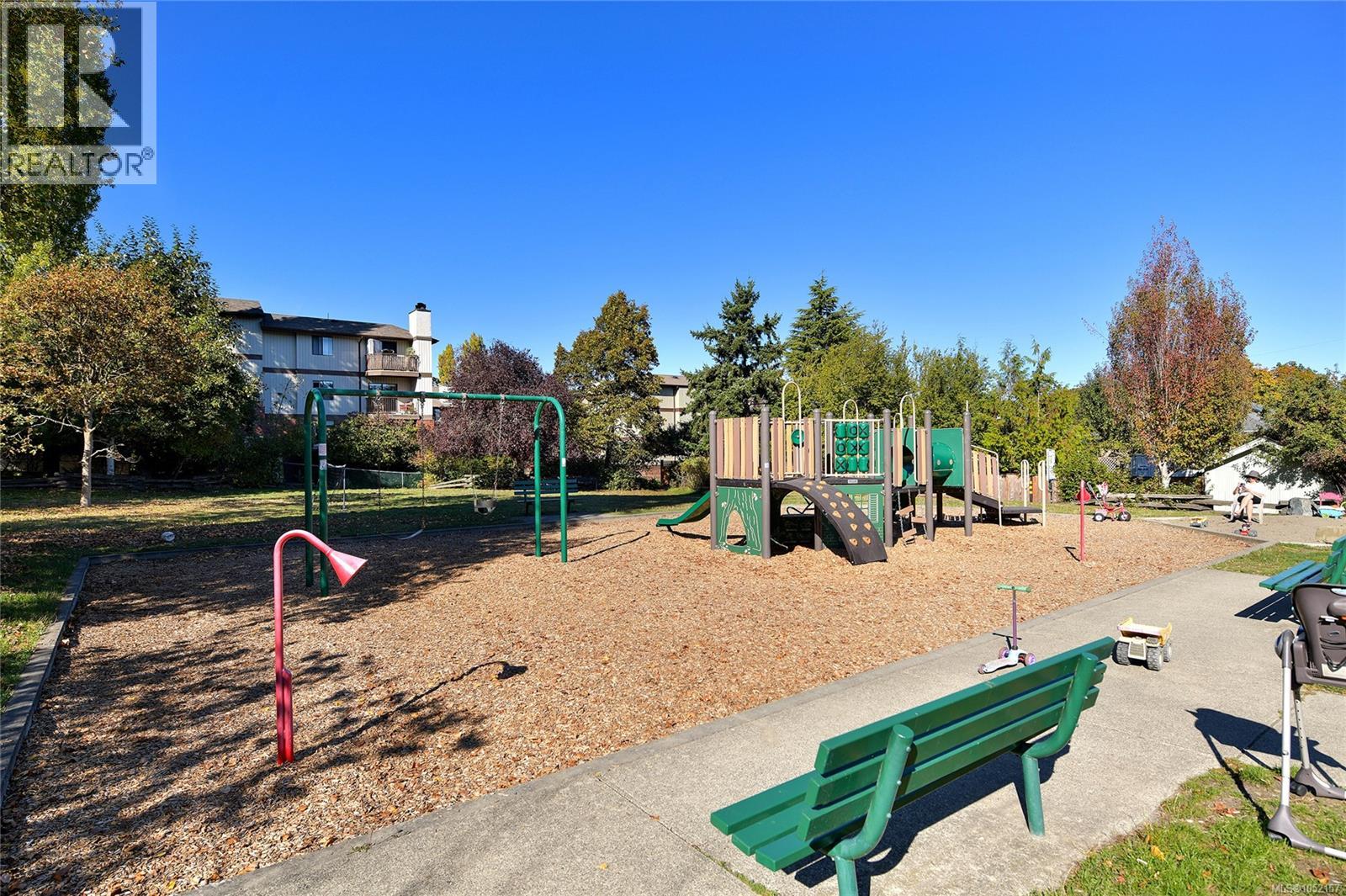 408 1655 Begbie Street, Victoria