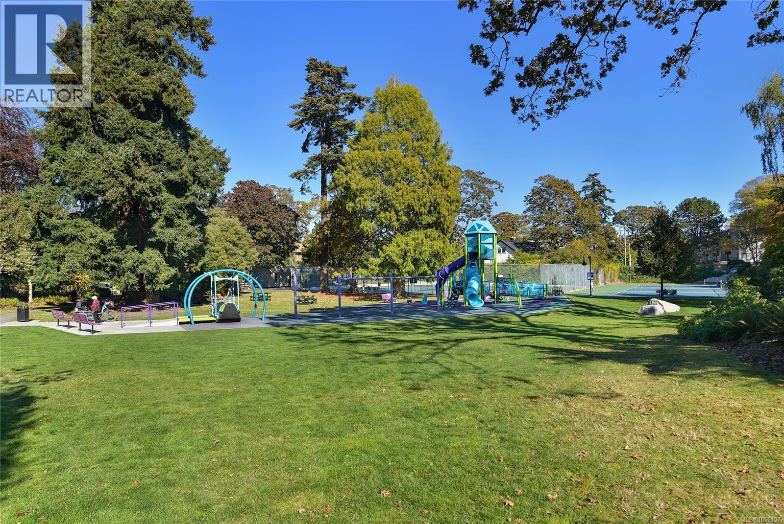 408 1655 Begbie Street, Victoria