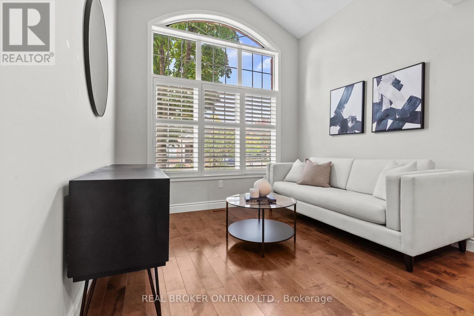 2349 Falkland Crescent, Oakville, ON photo 3