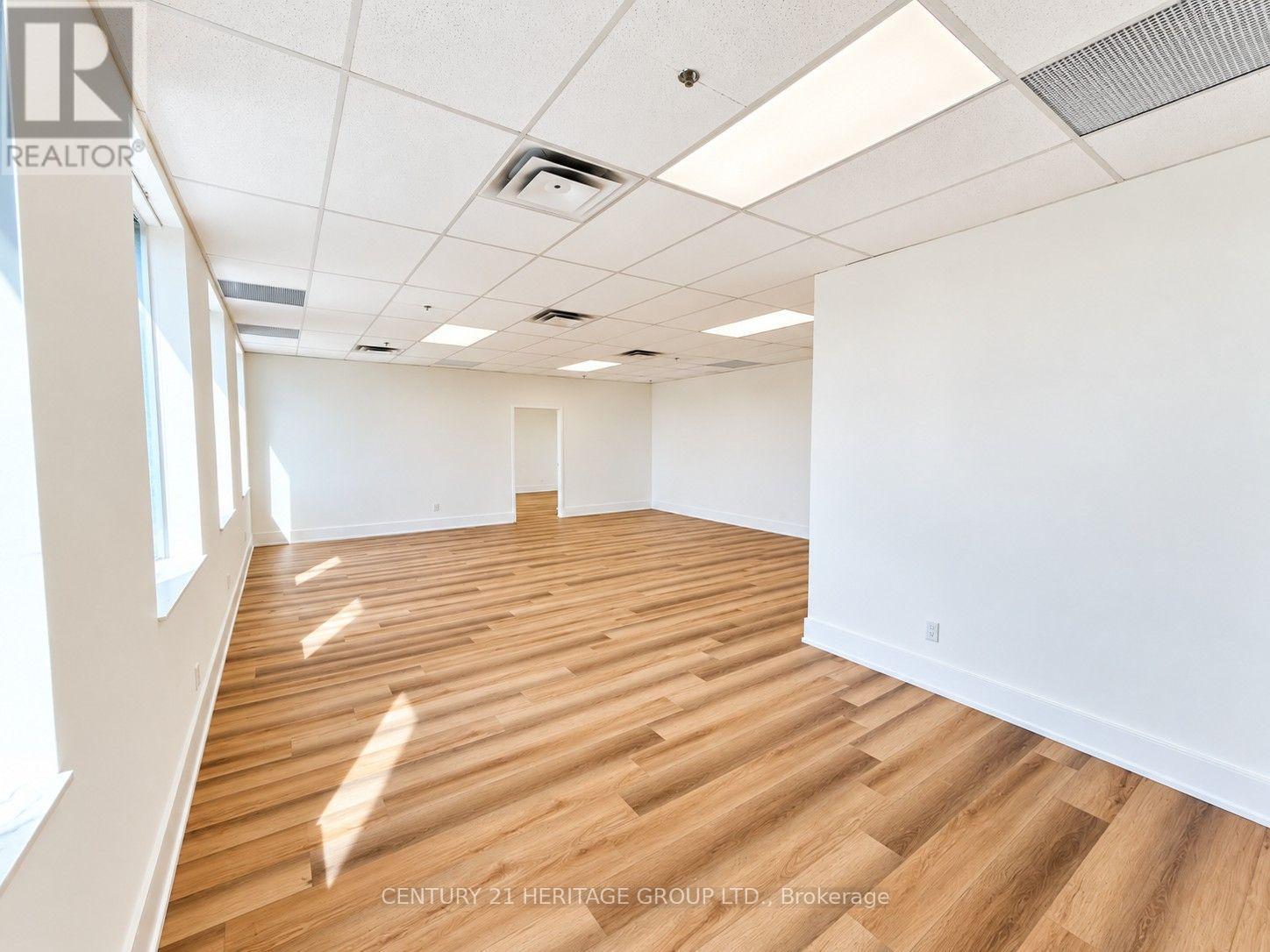 4544 Dufferin Street — photo 10