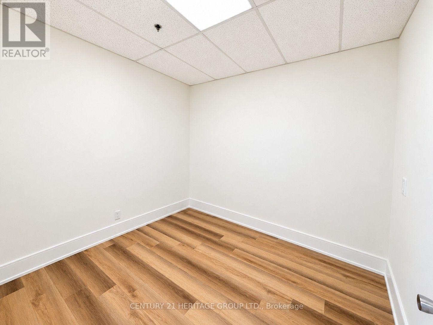 4544 Dufferin Street — photo 7