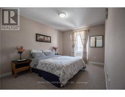 2308 Whistling Springs Crescent, Oakville, ON L6M0C5 Photo 12