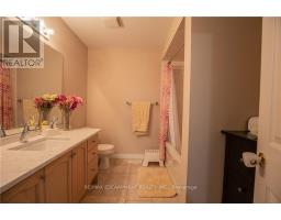 2308 Whistling Springs Crescent, Oakville, ON L6M0C5 Photo 19