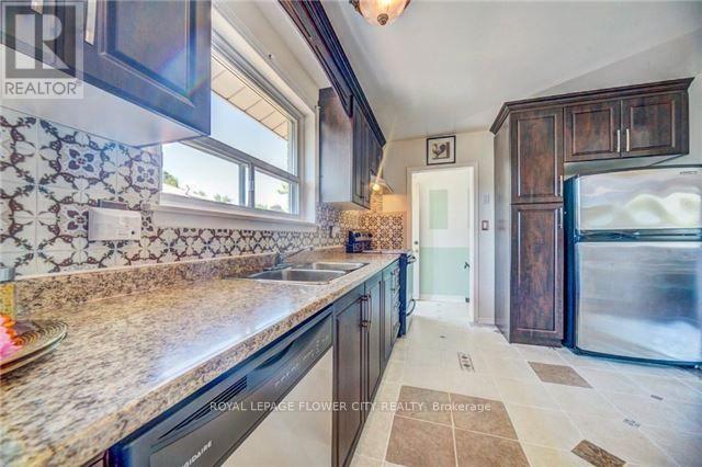20 Dorward Drive — photo 8