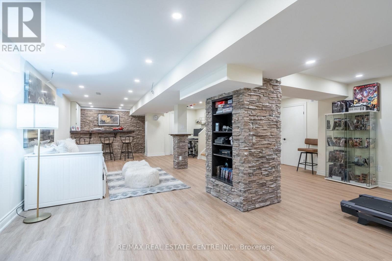 2064 Trillium Court, Burlington, ON photo 41