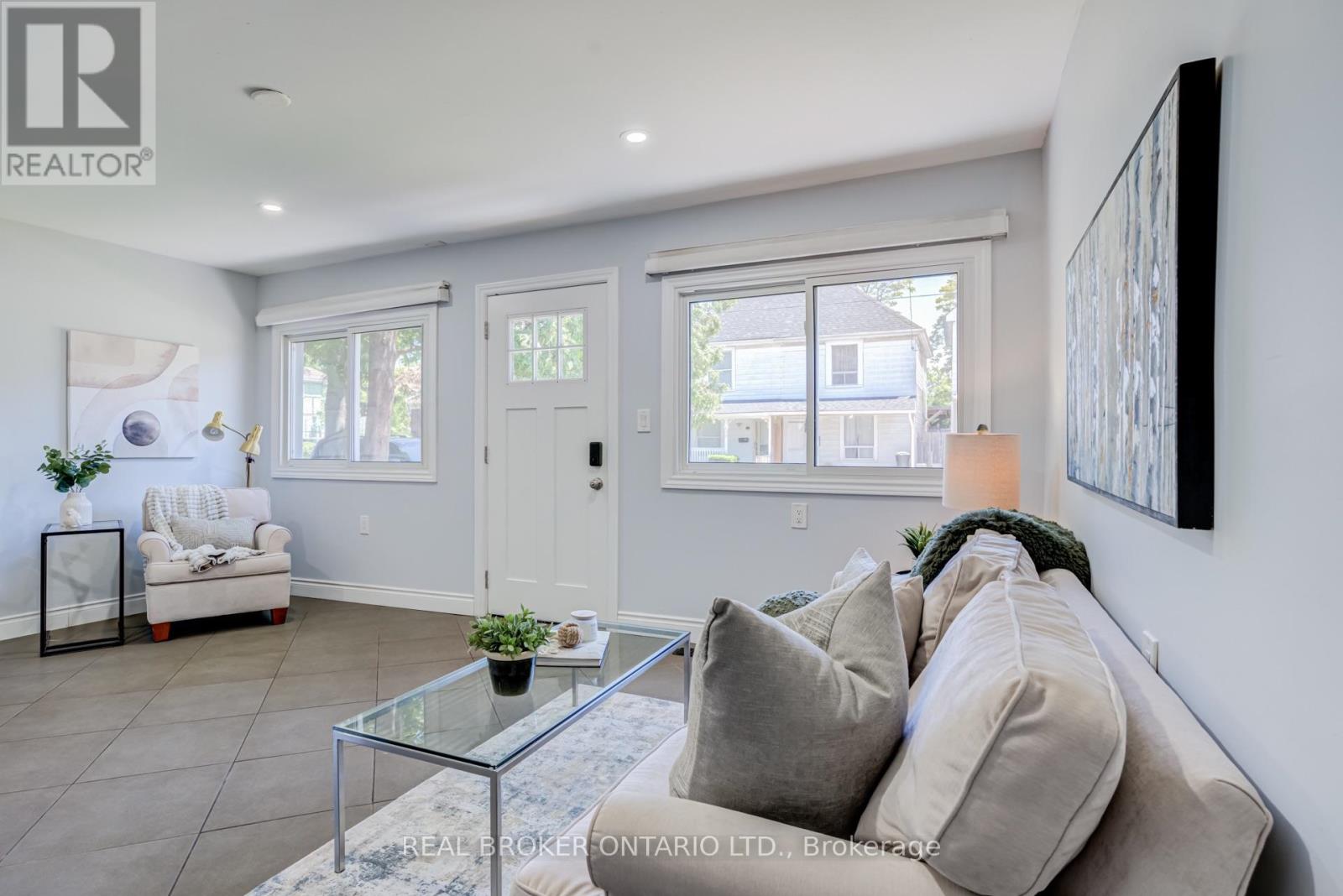 127 Barnesdale Avenue North, Hamilton, ON photo 5