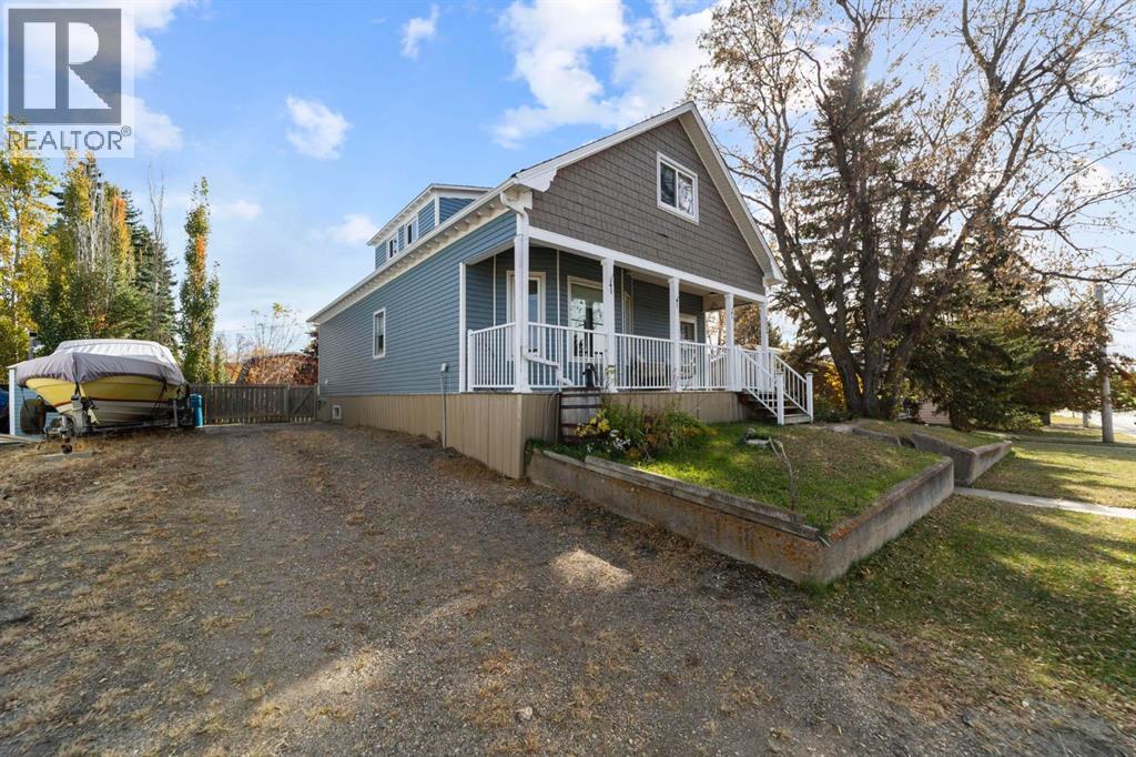 5009 45 Street - 2