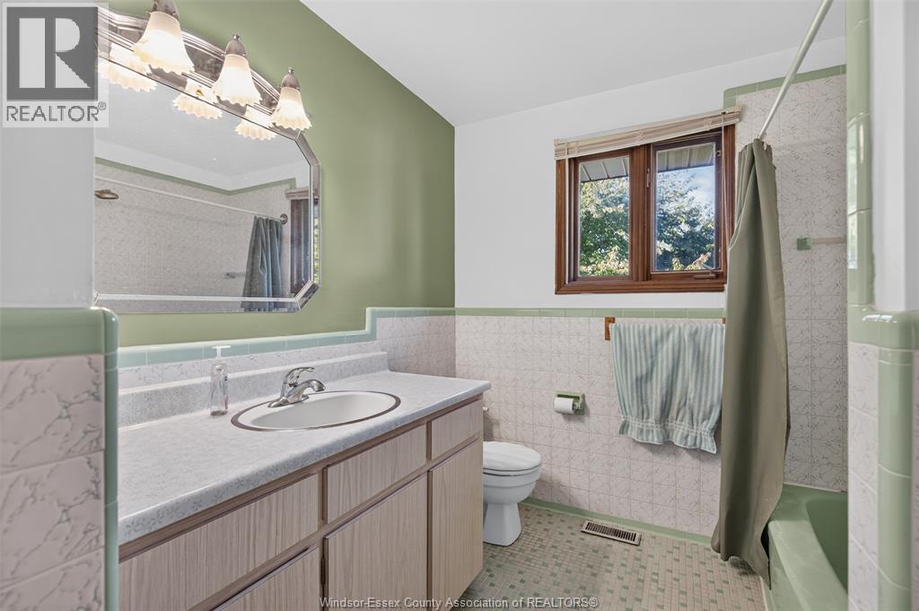 2441 LESPERANCE - 35