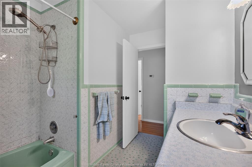 2441 Lesperance — photo 36