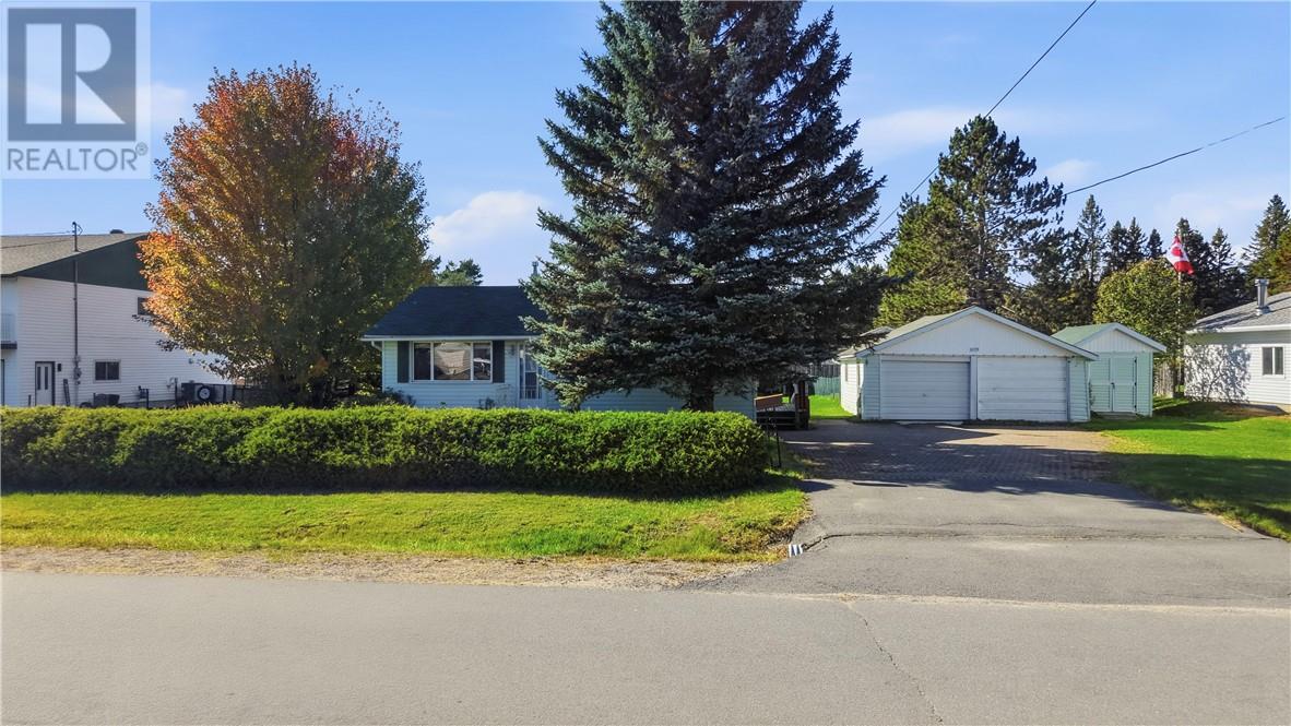 3179 Clifford Crescent