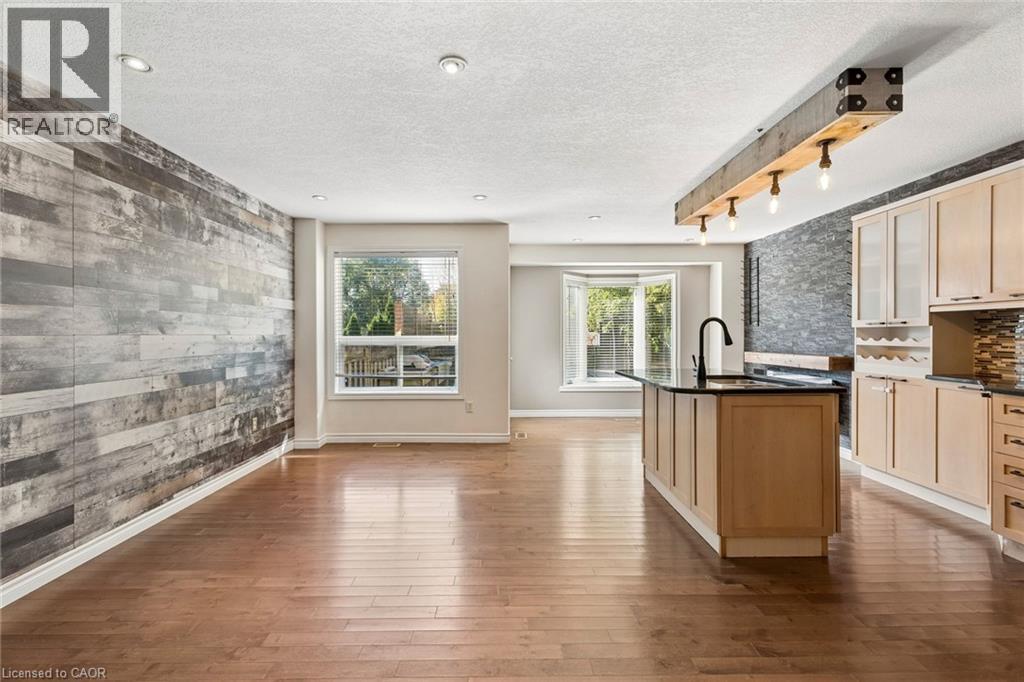 27 PETTIT Street, Stoney Creek — photo 6