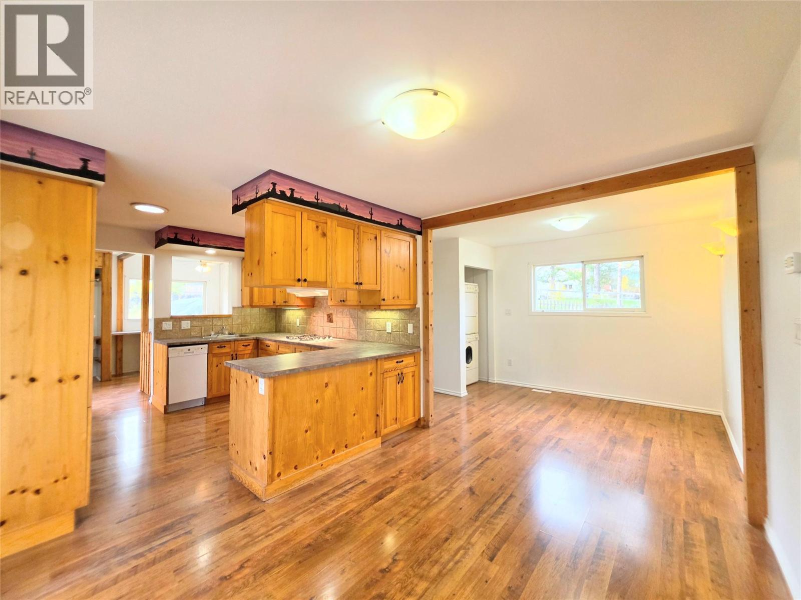 5753 Columbia Avenue - 10
