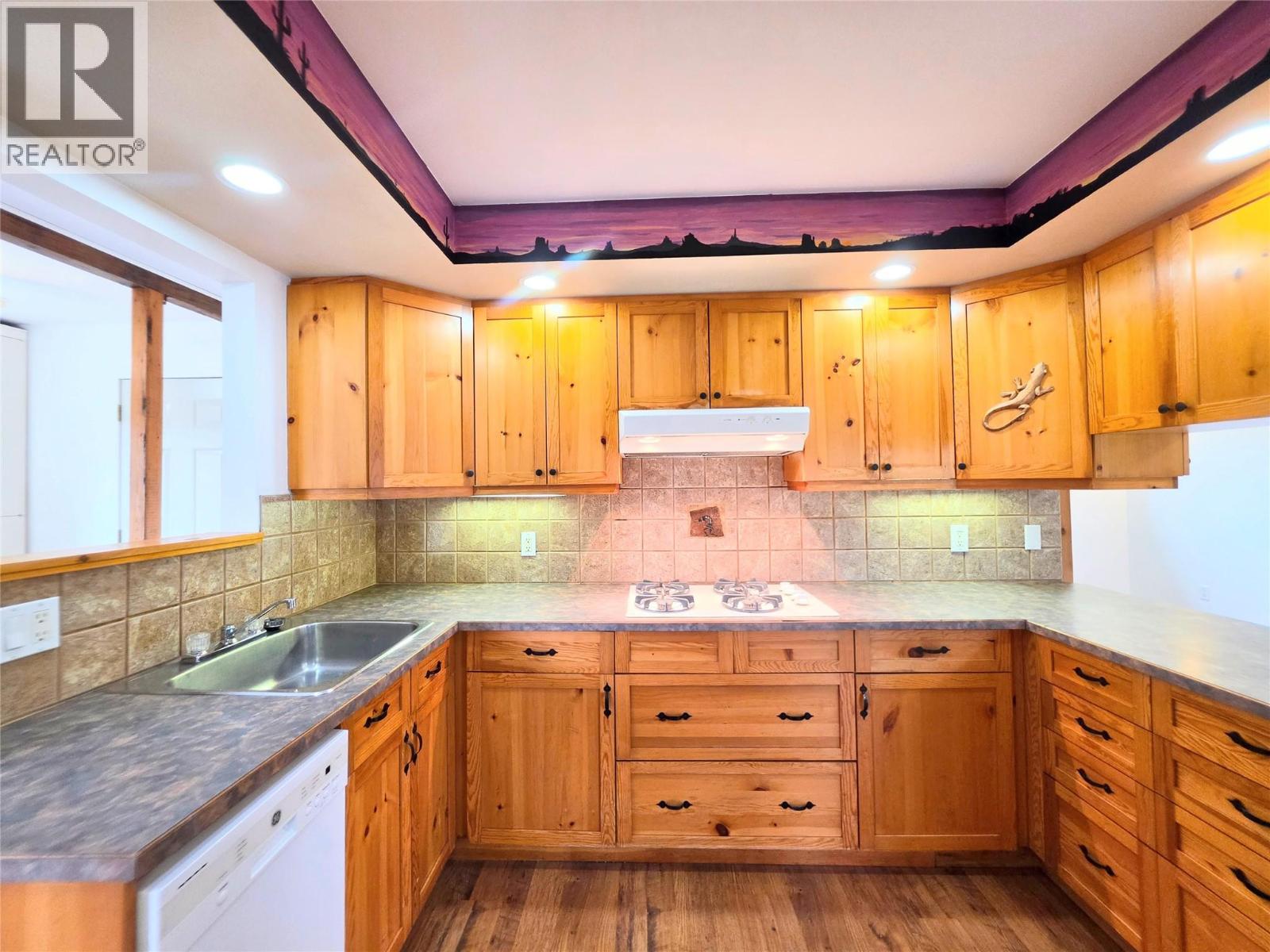 5753 Columbia Avenue - 16