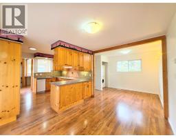 5753 Columbia Avenue, Edgewater, BC V0A1E0 Photo 10