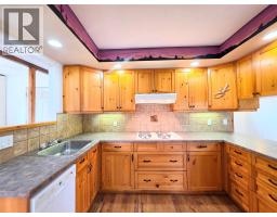 5753 Columbia Avenue, Edgewater, BC V0A1E0 Photo 16