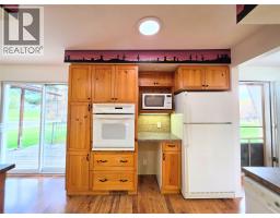 5753 Columbia Avenue, Edgewater, BC V0A1E0 Photo 17