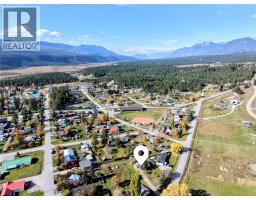 5753 Columbia Avenue, Edgewater, BC V0A1E0 Photo 20