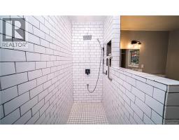 ensuite/laundry