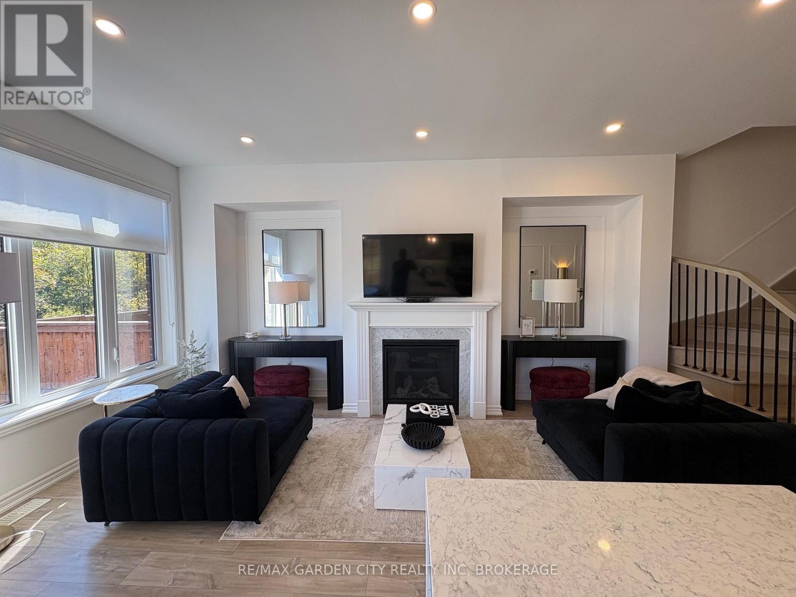7460 Baycrest — photo 11