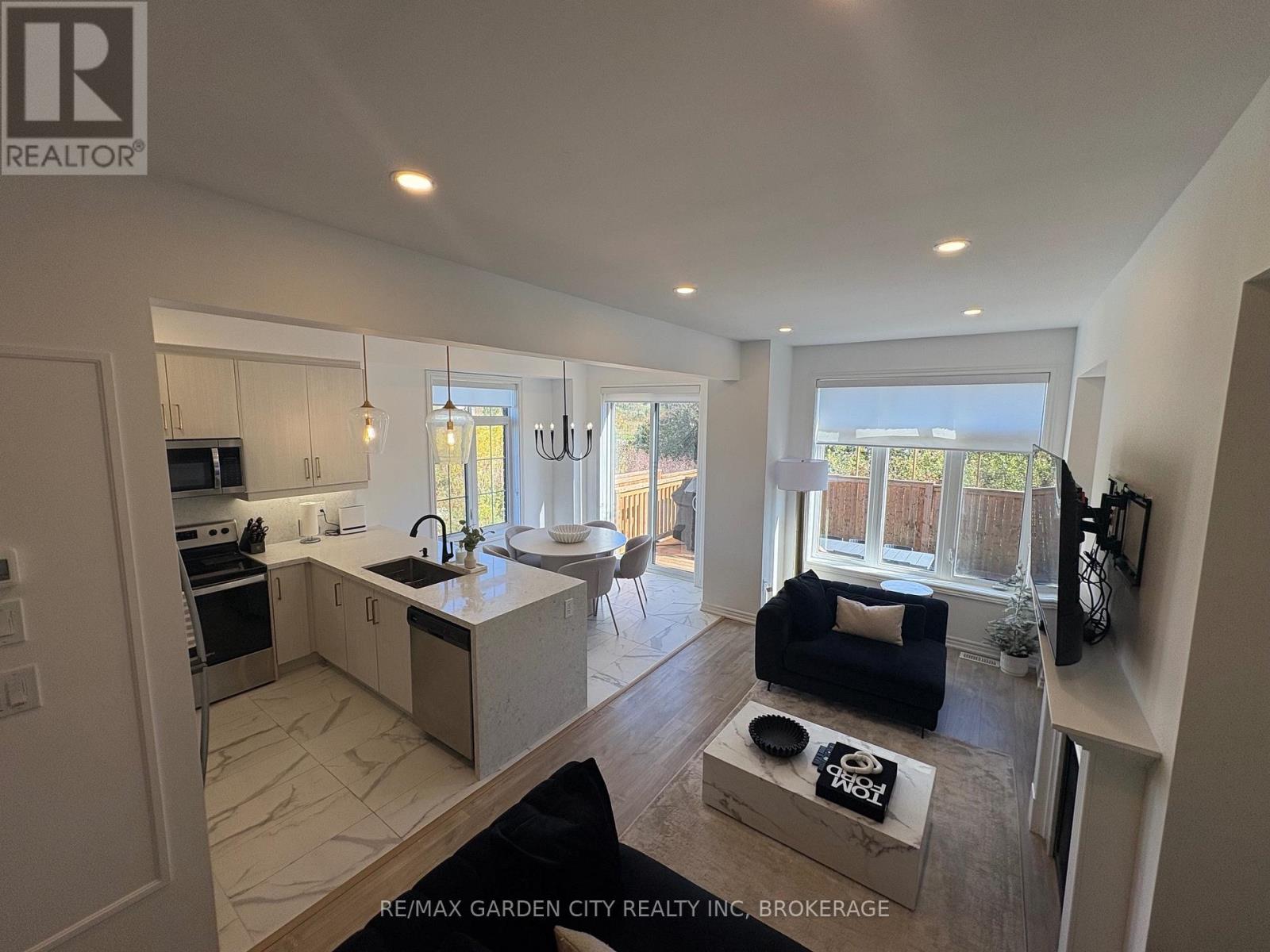 7460 Baycrest — photo 13