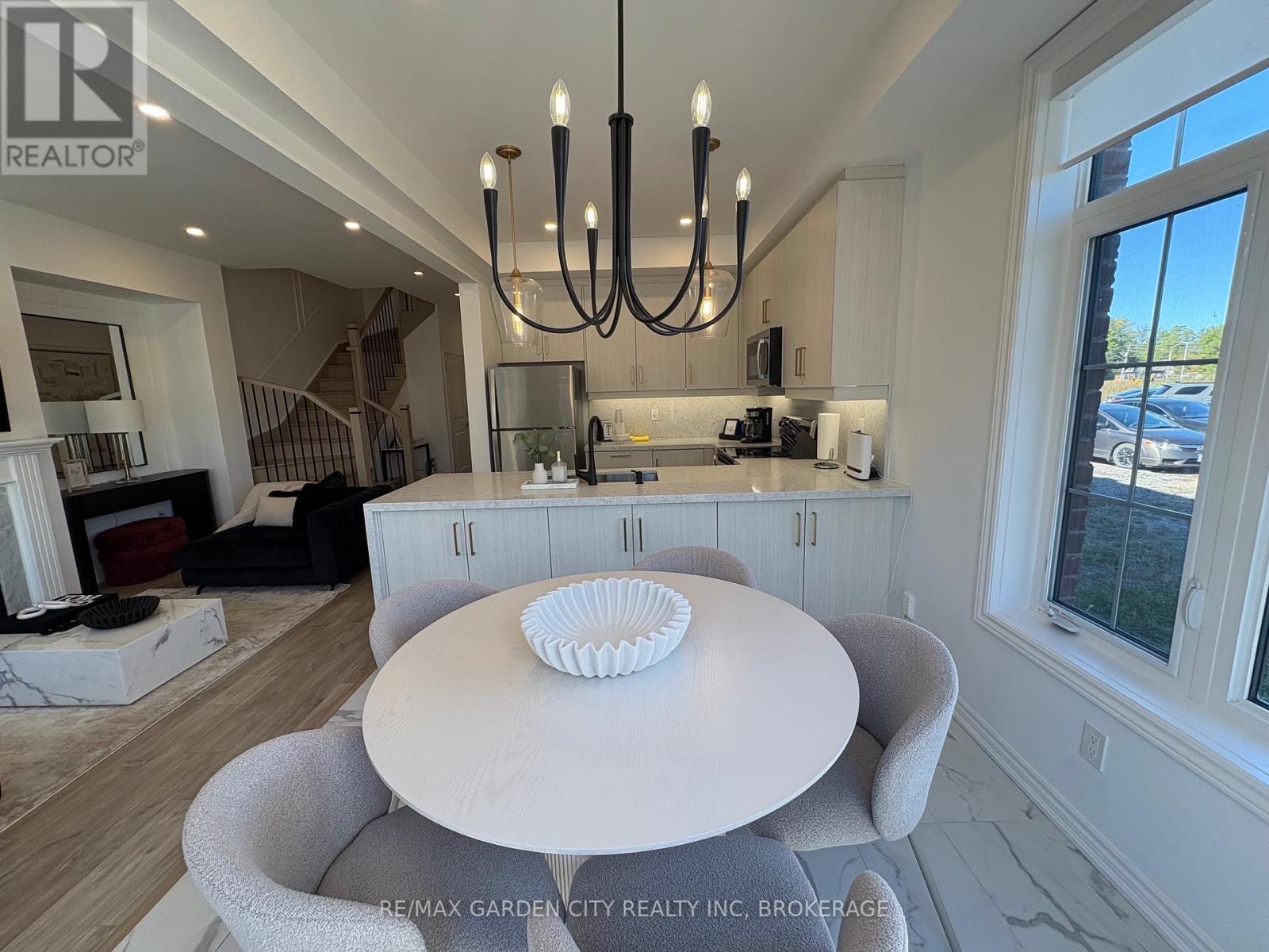 7460 Baycrest — photo 17