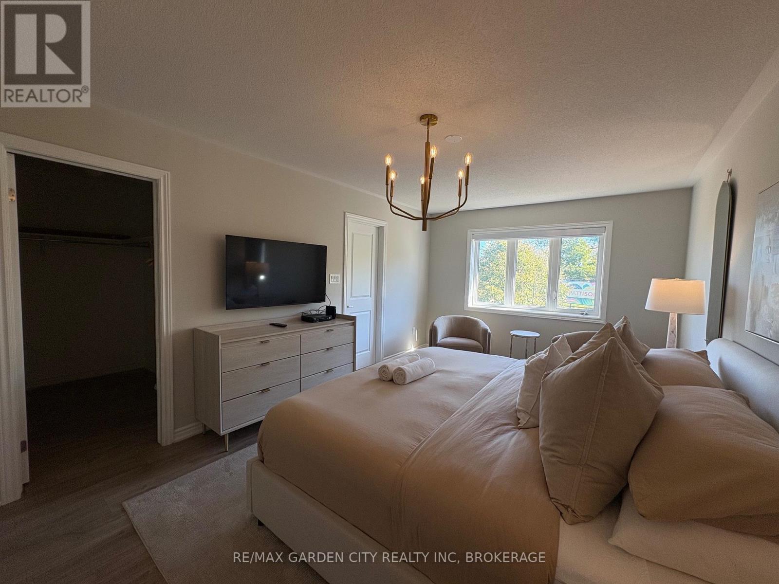 7460 Baycrest — photo 21