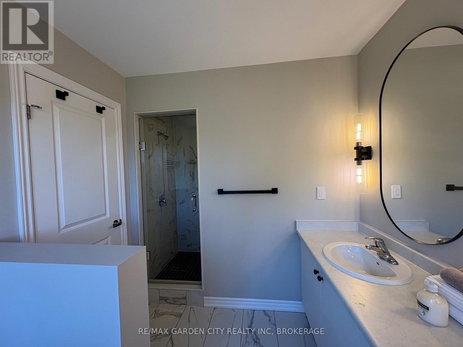 7460 Baycrest — photo 25
