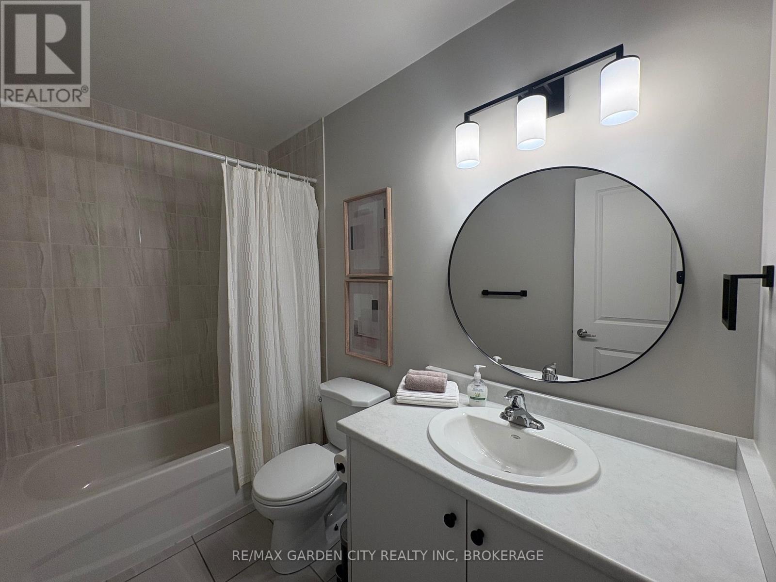 7460 Baycrest — photo 33