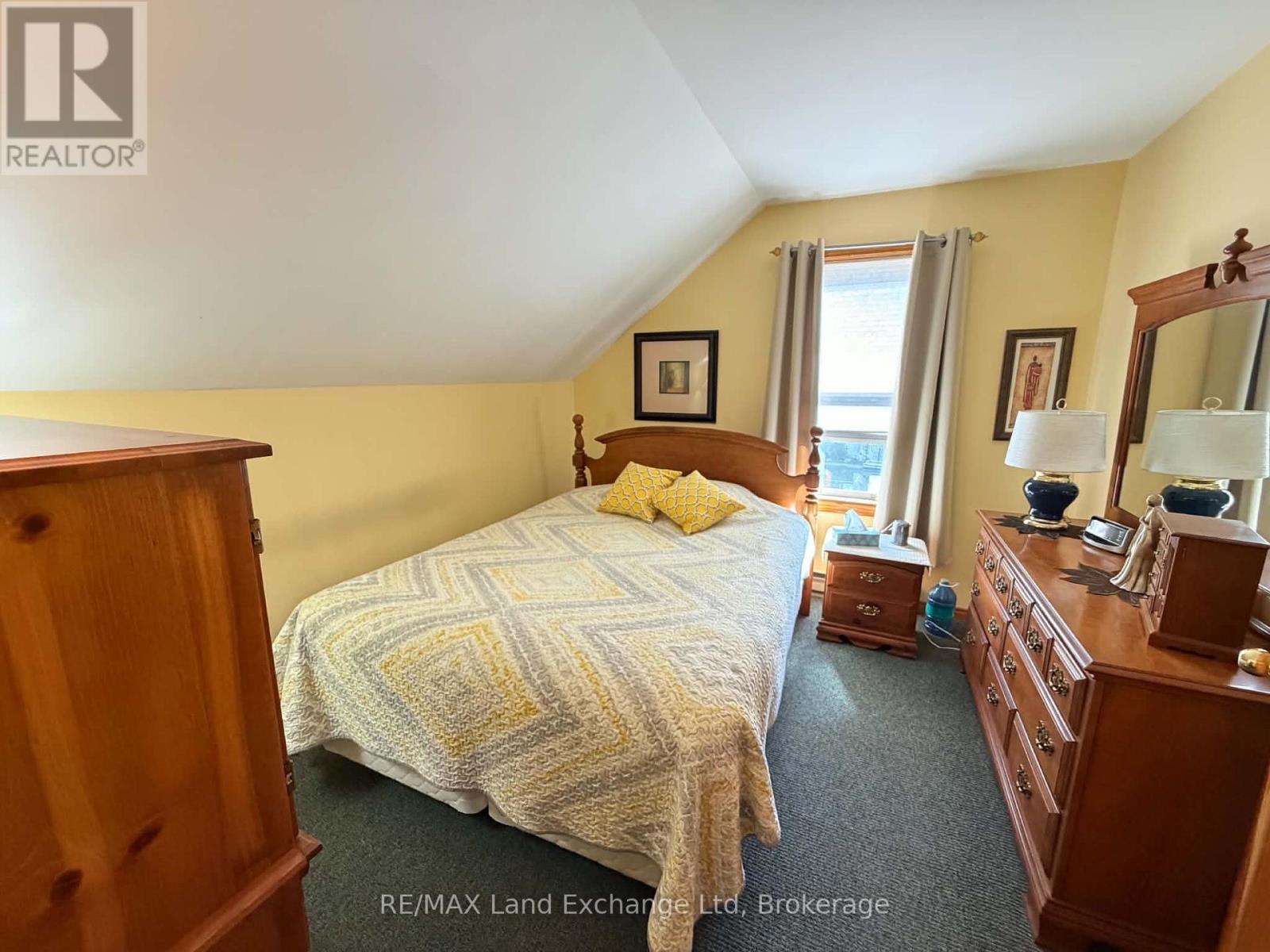 276 Centre Street — photo 13