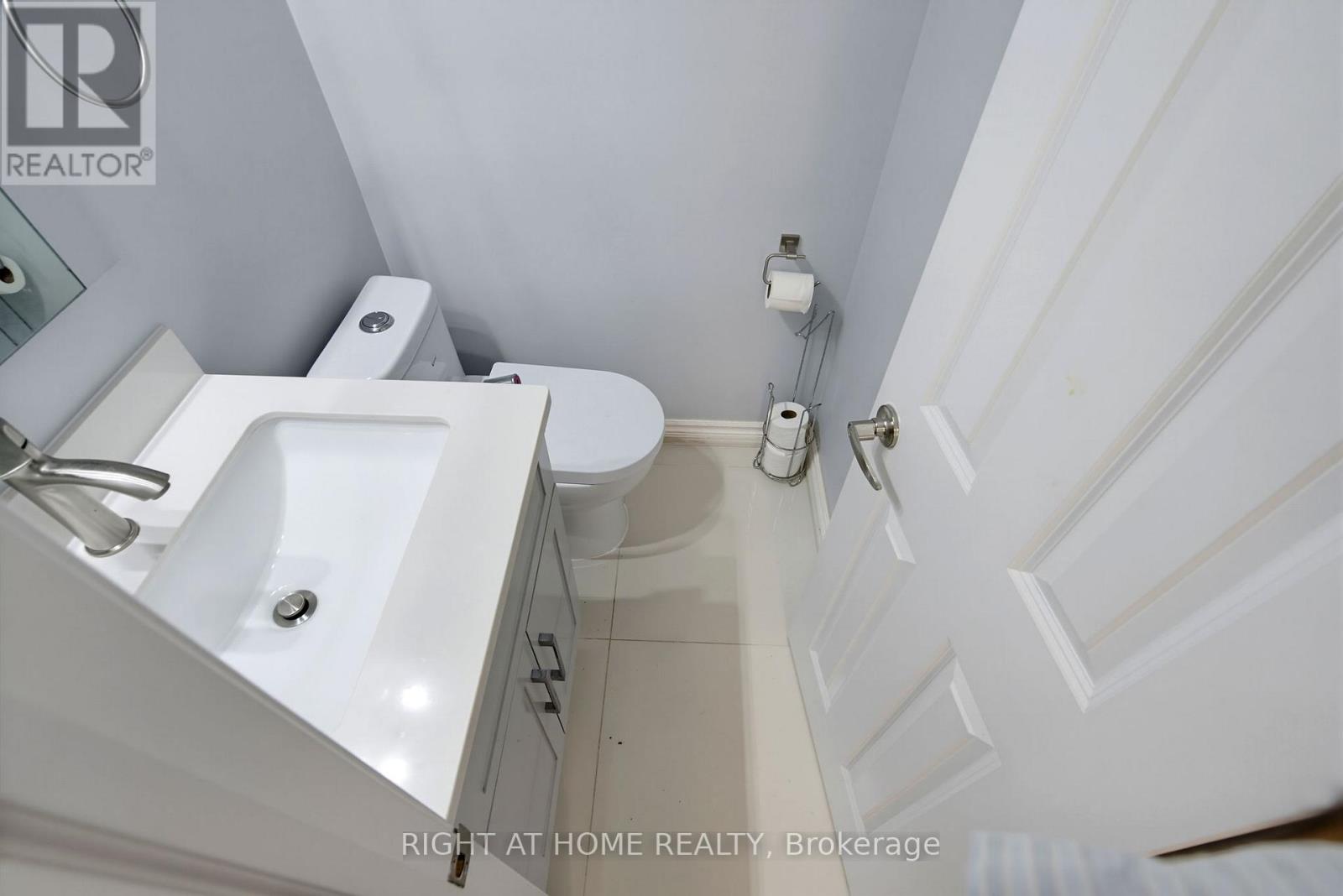 75 BLOOMINGTON CRESCENT - Image 11