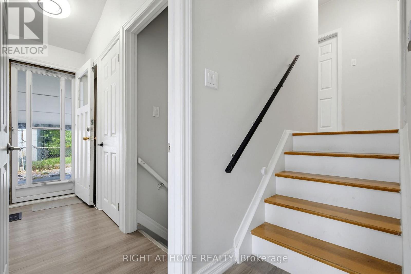 75 BLOOMINGTON CRESCENT - Image 12