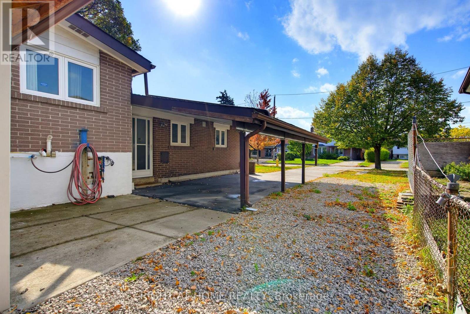 75 BLOOMINGTON CRESCENT - Image 3