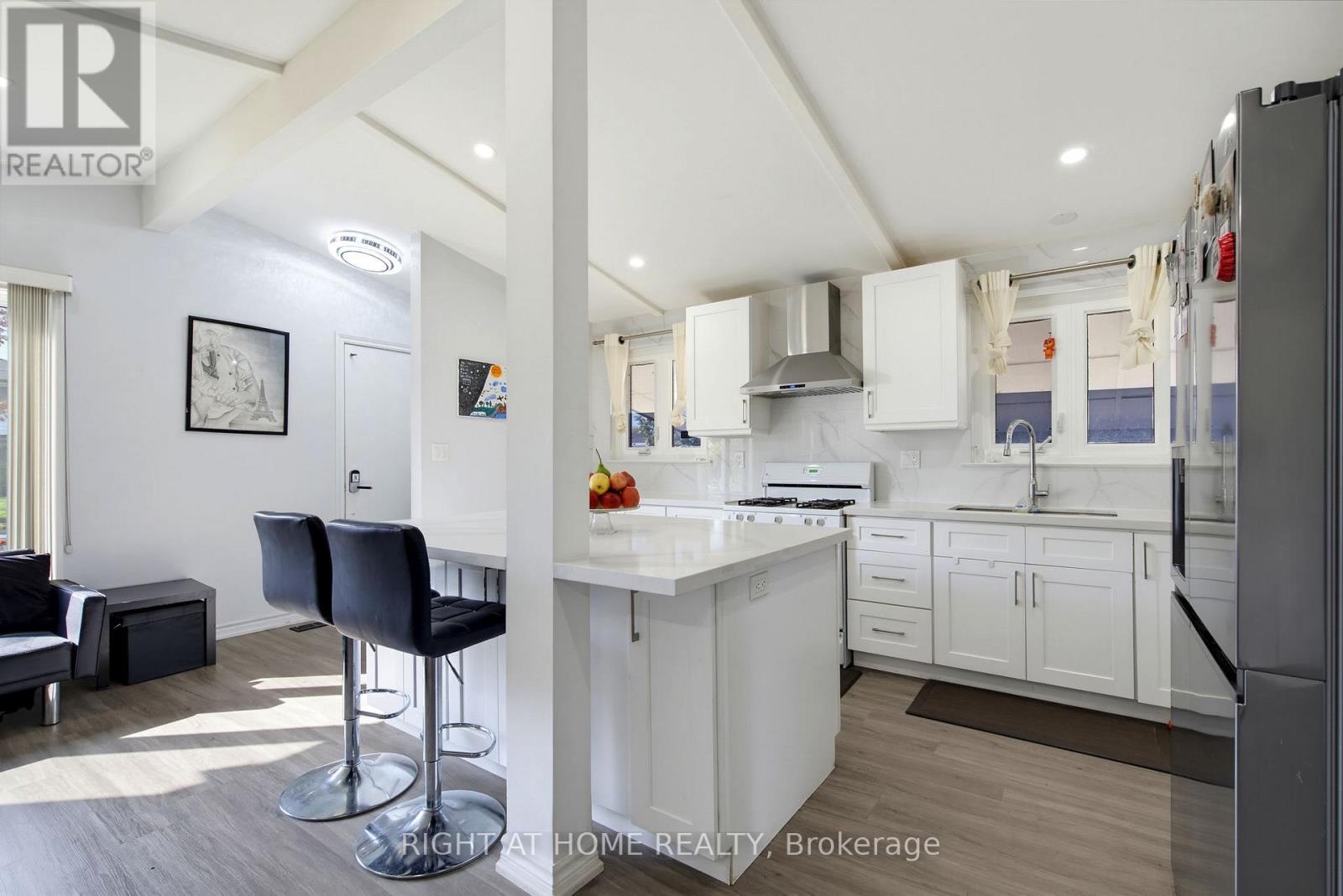 75 BLOOMINGTON CRESCENT - Image 9
