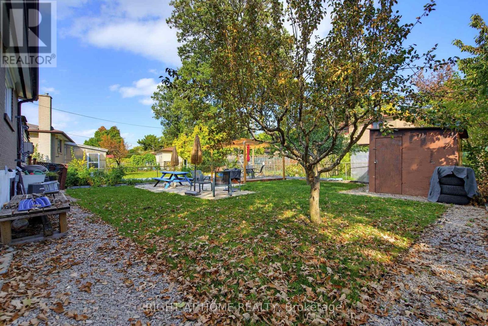 75 BLOOMINGTON CRESCENT - Image 30