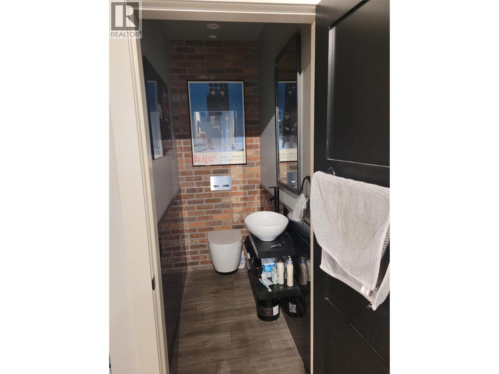 2110 Matrix Crescent Unit# 9, Kelowna