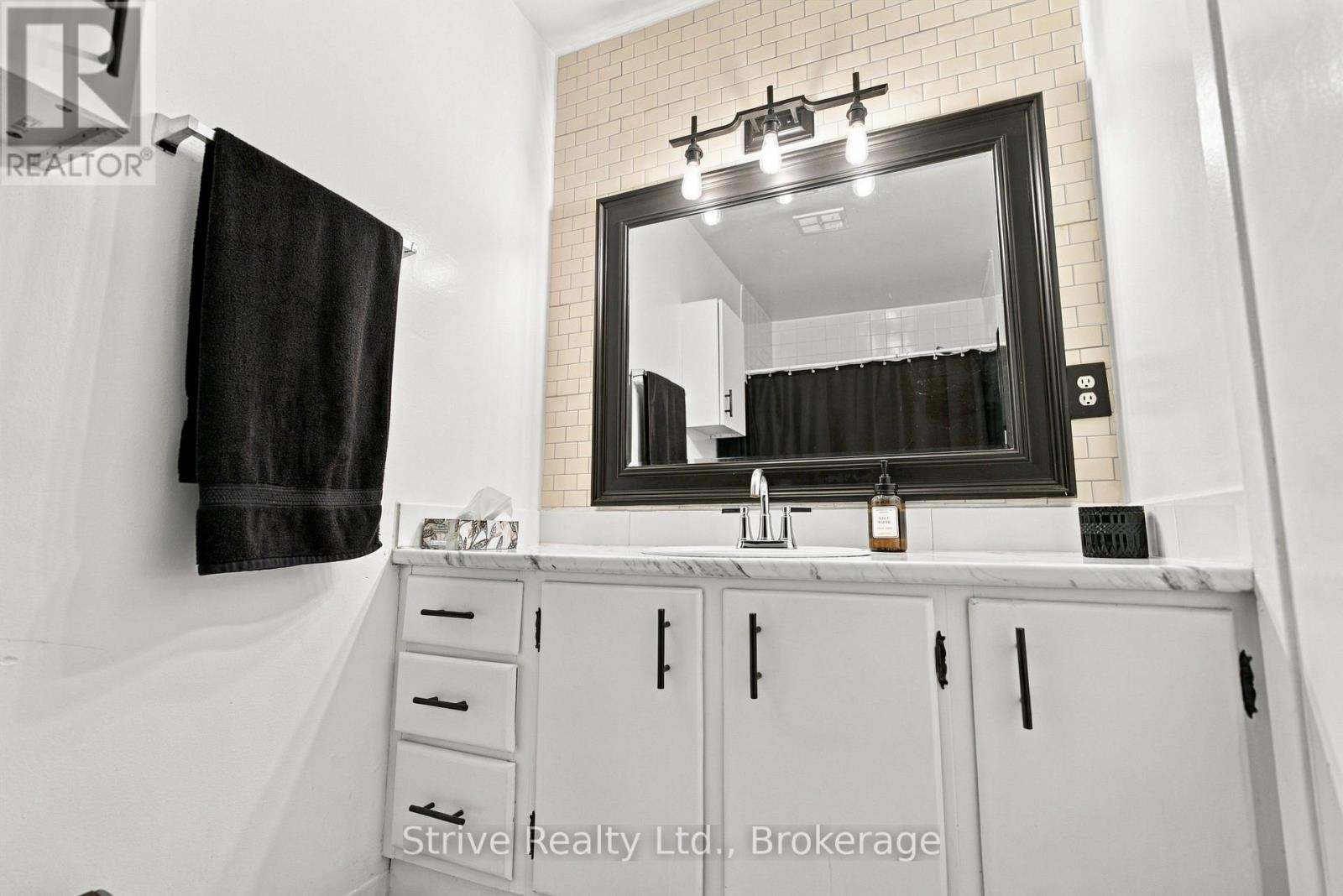 76 WAVERLEY ROAD - 26