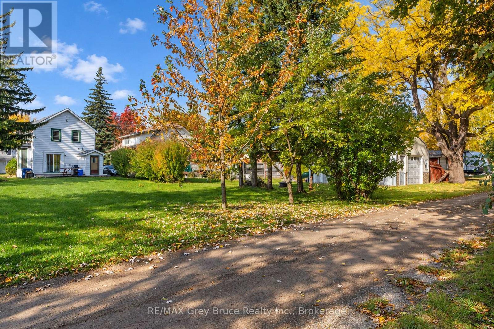 213 Victoria Street — photo 13